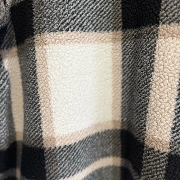 Oversized Plaid Quarter-Zip Cozy Fleece Sweater - Picture 5 of 7